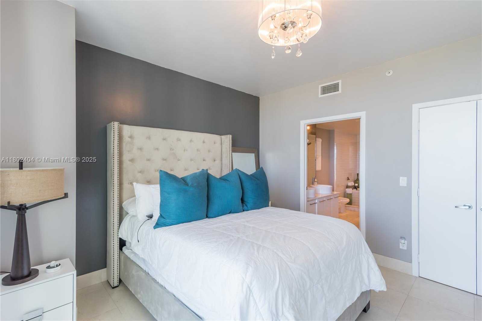 Small Image of 888 BISCAYNE BLVD #3911, Miami Number 4