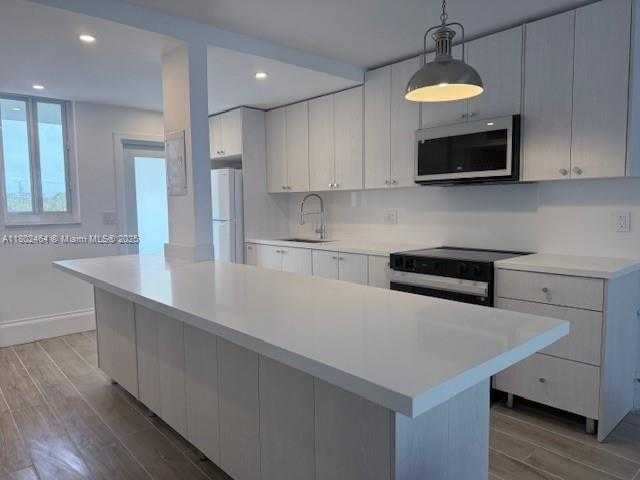 Small Image of 3000 MARCOS DR #P305, Aventura Number 3