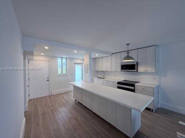 Small Image of 3000 MARCOS DR #P305, Aventura Number 4