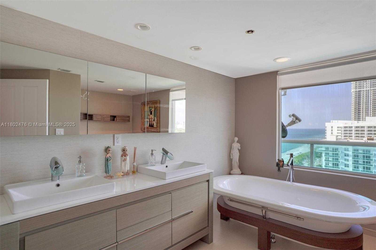 Small Image of 5025 COLLINS AVE #2107, Miami Beach Number 12