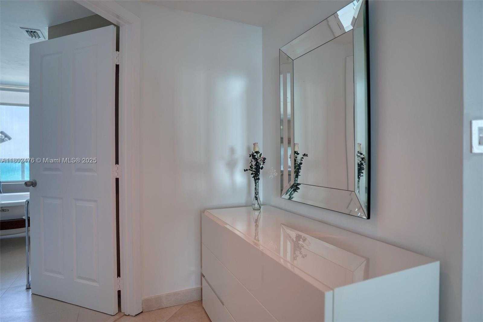 Small Image of 5025 COLLINS AVE #2107, Miami Beach Number 16