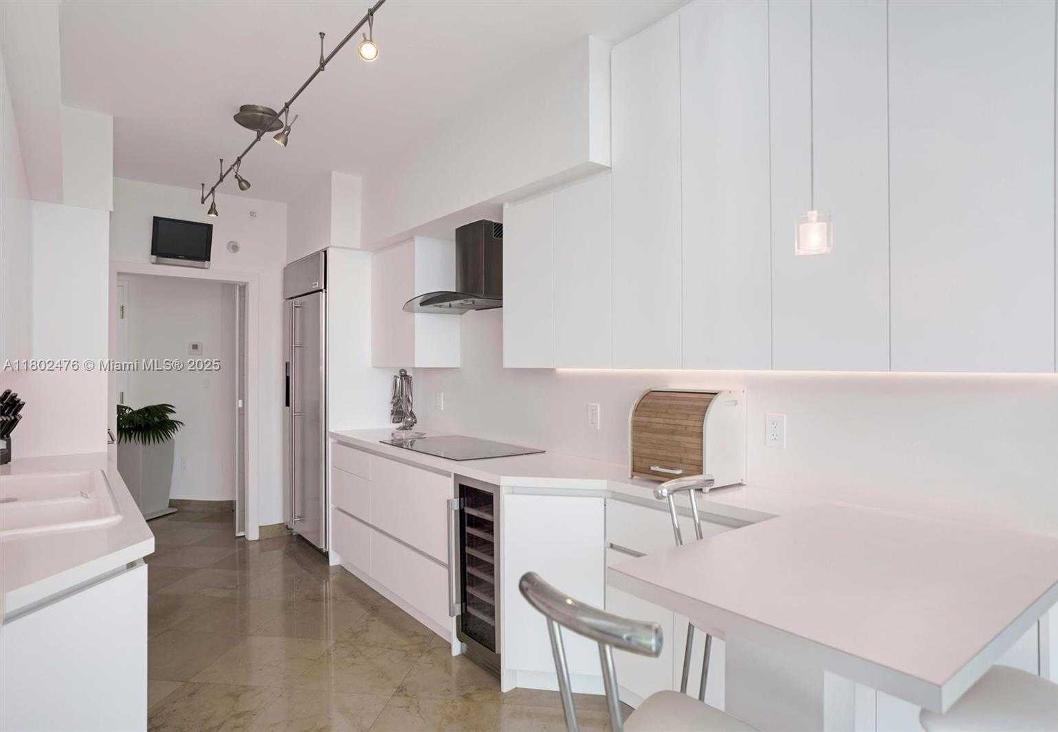 Small Image of 5025 COLLINS AVE #2107, Miami Beach Number 7