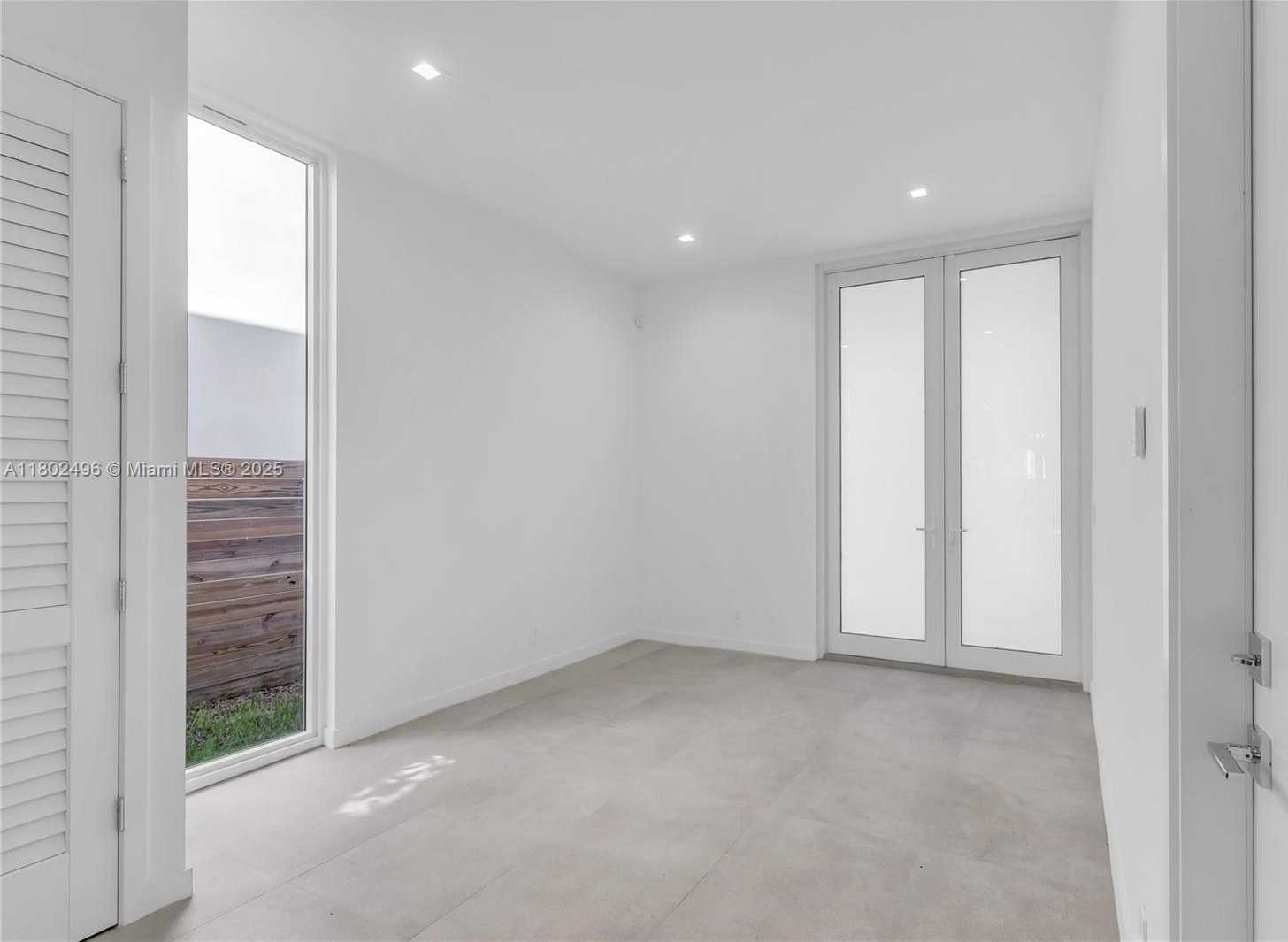 Small Image of 3120 CARTER ST #3120, Miami Number 11