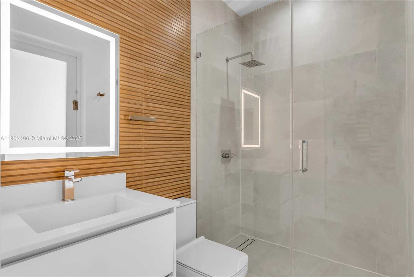 Small Image of 3120 CARTER ST #3120, Miami Number 12