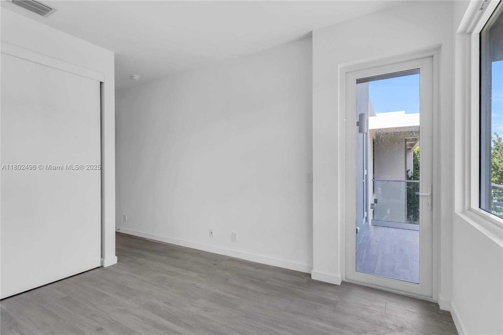 Small Image of 3120 CARTER ST #3120, Miami Number 15