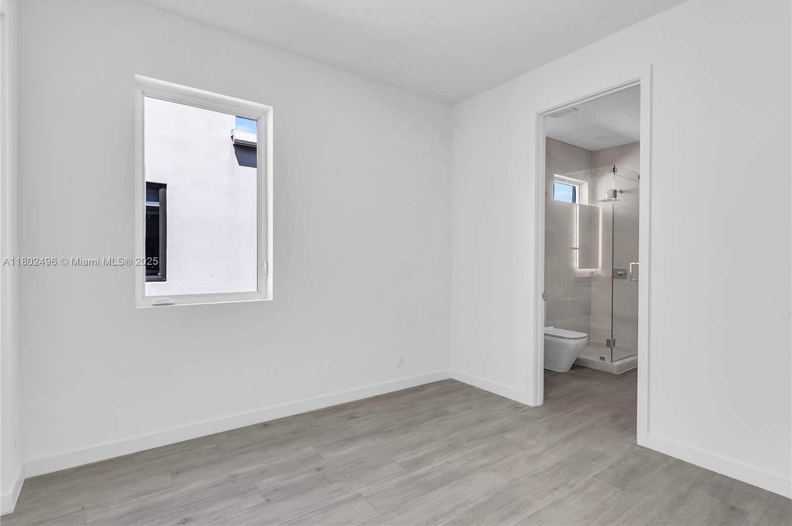 Small Image of 3120 CARTER ST #3120, Miami Number 18