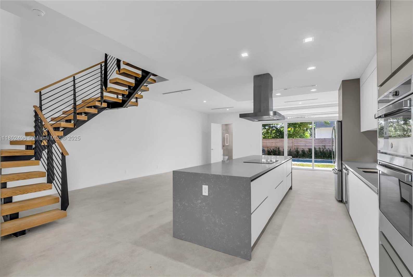 Small Image of 3120 CARTER ST #3120, Miami Number 2