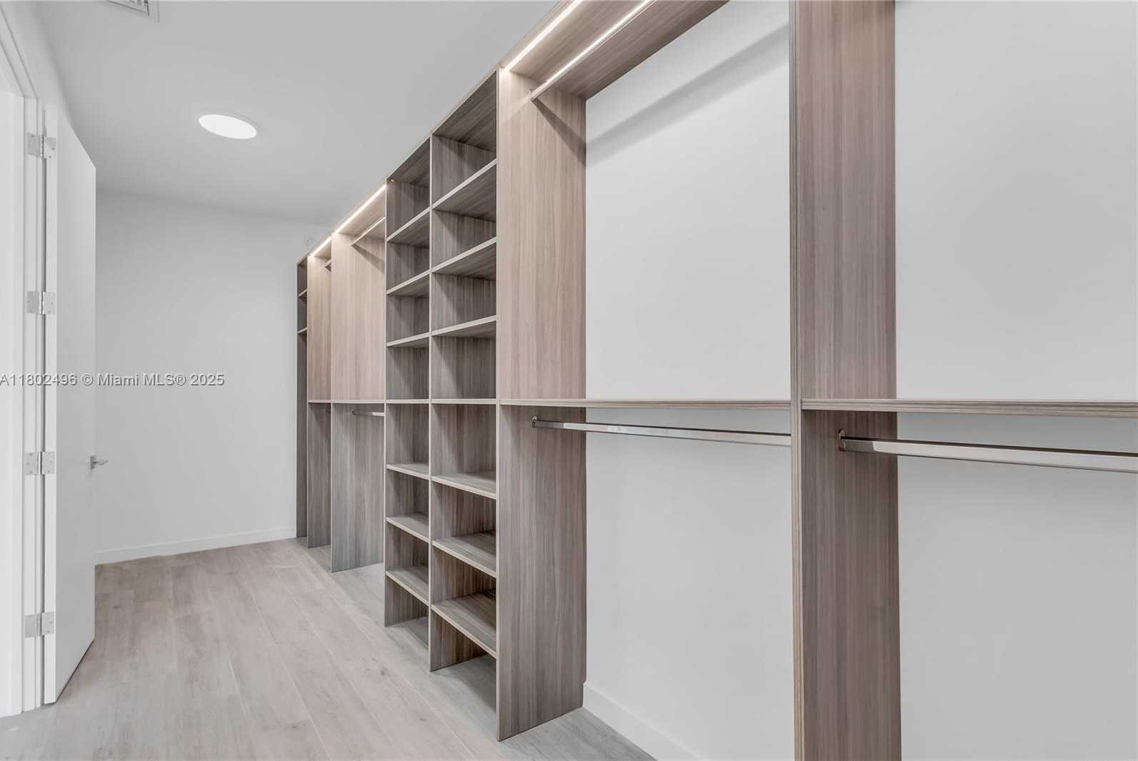 Small Image of 3120 CARTER ST #3120, Miami Number 21