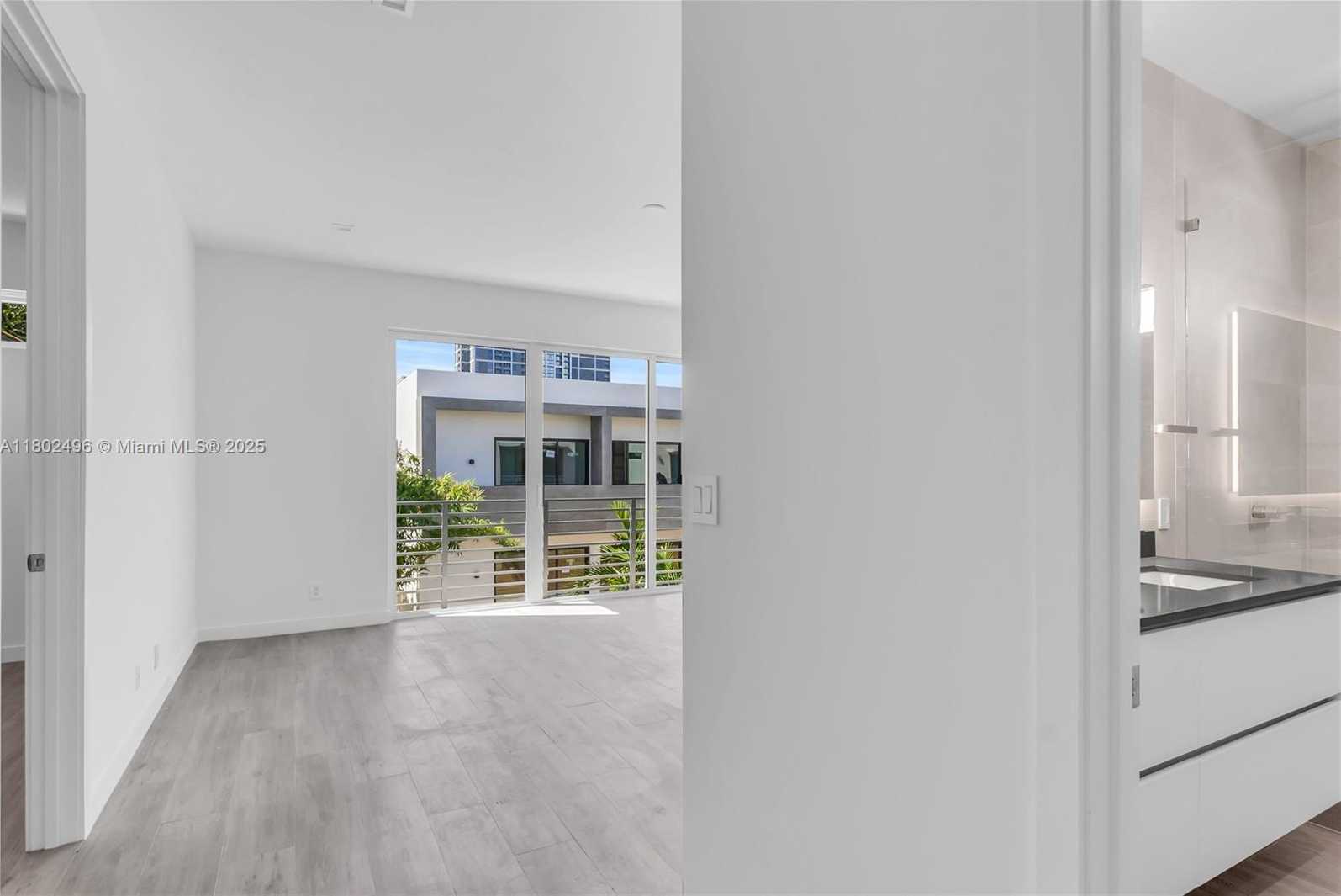 Small Image of 3120 CARTER ST #3120, Miami Number 22
