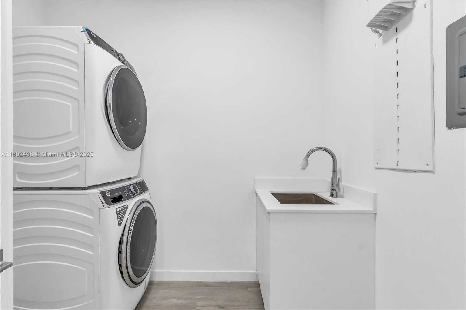 Small Image of 3120 CARTER ST #3120, Miami Number 26