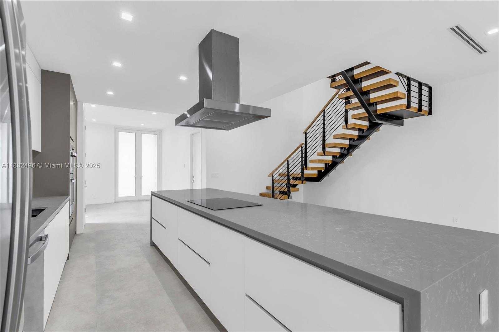 Small Image of 3120 CARTER ST #3120, Miami Number 4