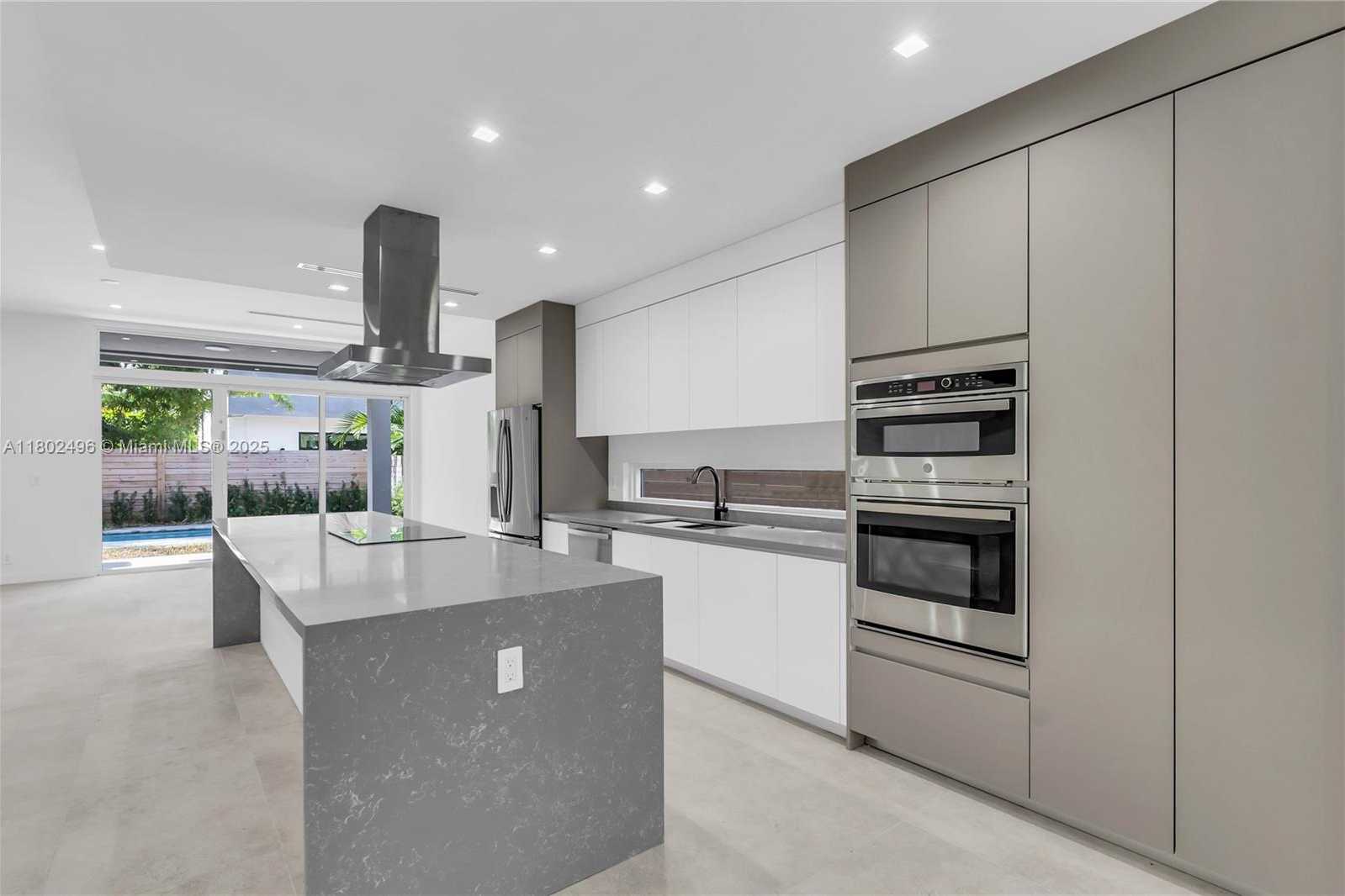 Small Image of 3120 CARTER ST #3120, Miami Number 7