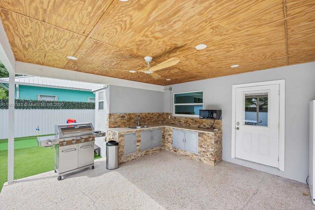 Small Image of 2128 DOCK ST, West Palm Beach Number 10