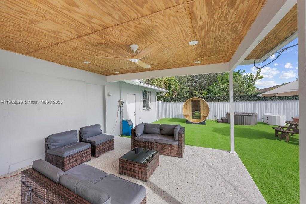 Small Image of 2128 DOCK ST, West Palm Beach Number 11