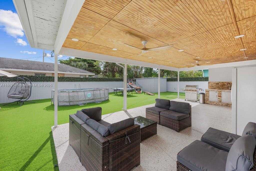 Small Image of 2128 DOCK ST, West Palm Beach Number 2