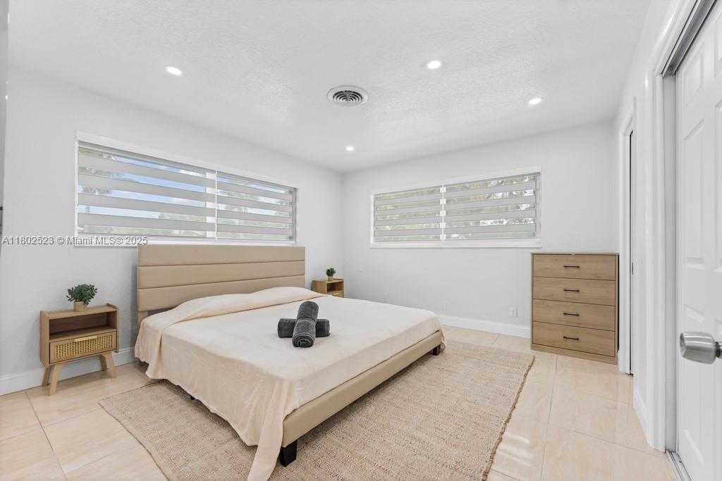 Small Image of 2128 DOCK ST, West Palm Beach Number 6
