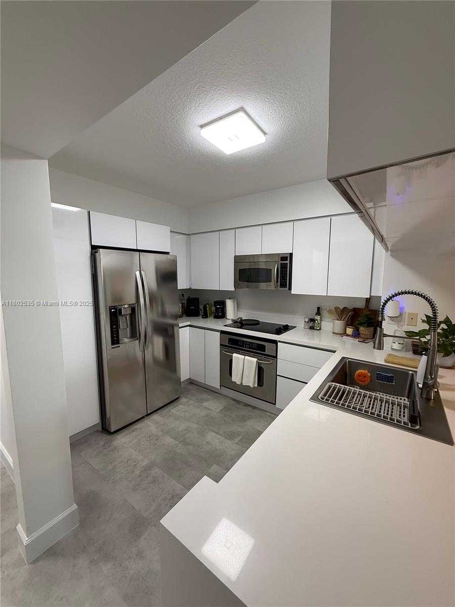 Small Image of 31 SOUTH EAST 5TH ST #907, Miami Number 2