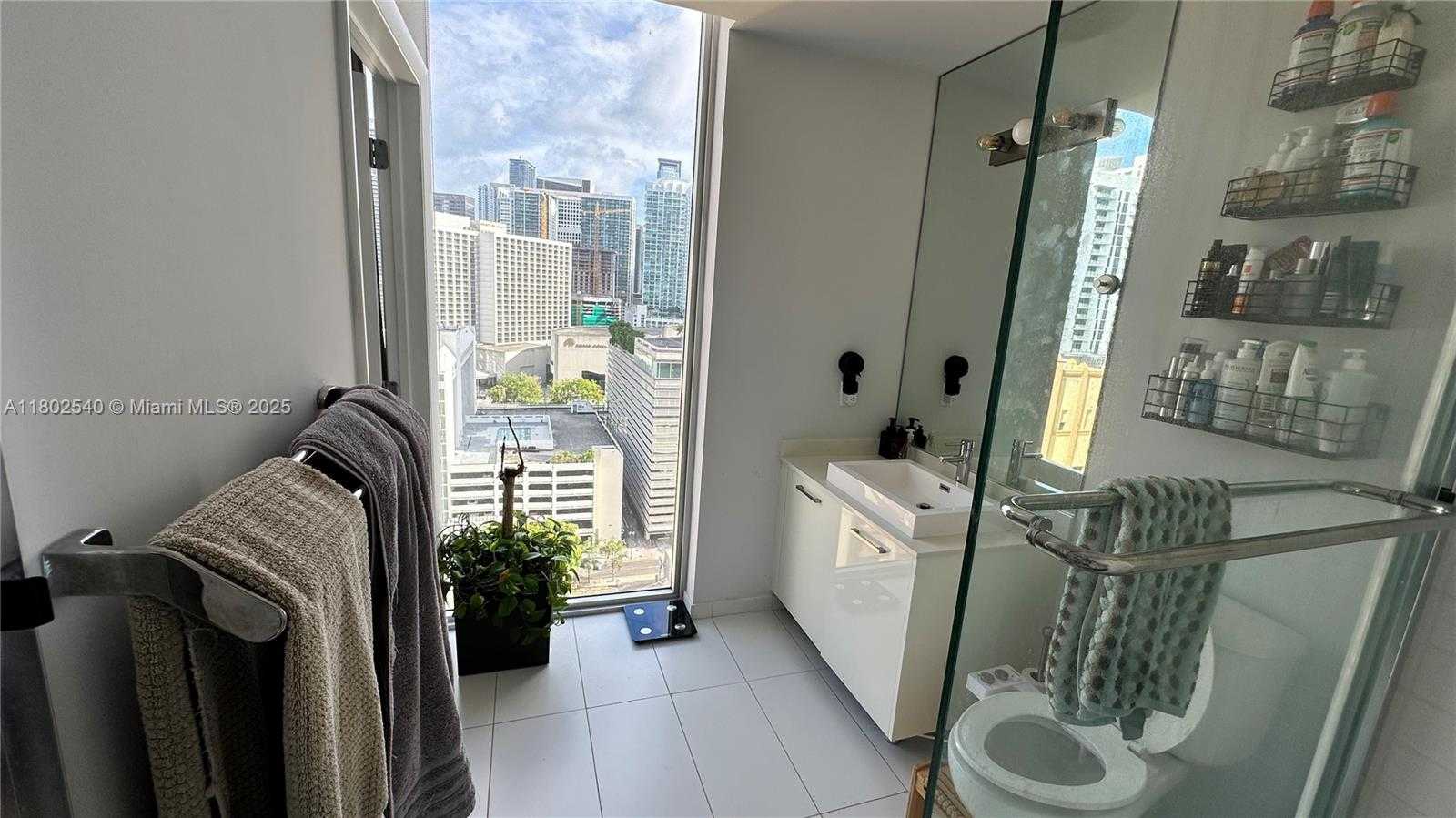 Small Image of 151 SOUTH EAST 1ST ST #1711, Miami Number 28