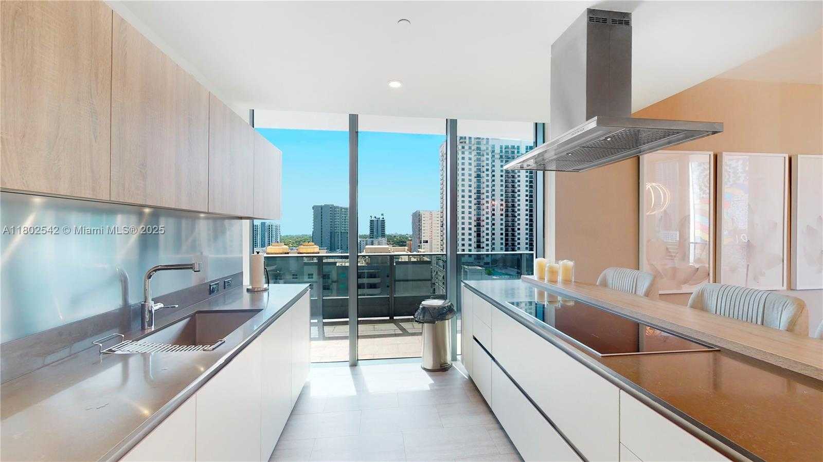 Small Image of 1000 BRICKELL PLZ #TH1812, Miami Number 6