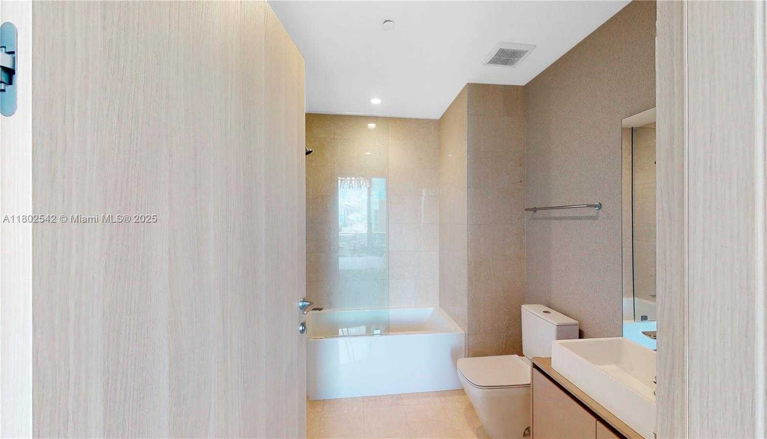 Small Image of 1000 BRICKELL PLZ #TH1812, Miami Number 9