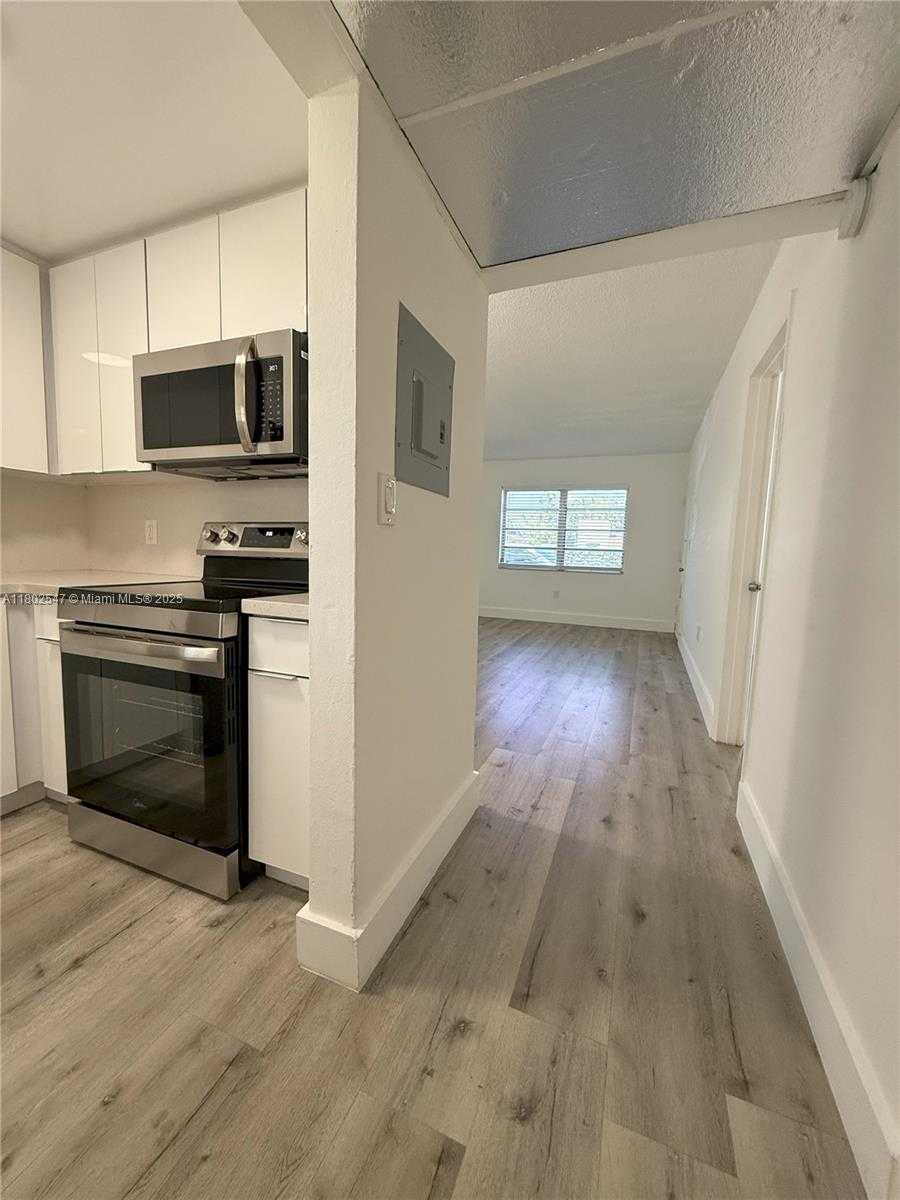 Small Image of 3100 WEST FLAGLER ST #104, Miami Number 4