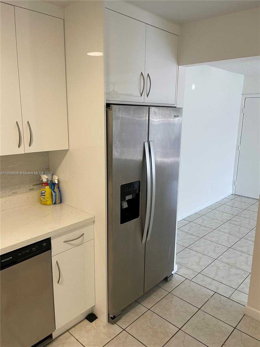 Small Image of 13726 SOUTH WEST 90TH AVE #12, Miami Number 3