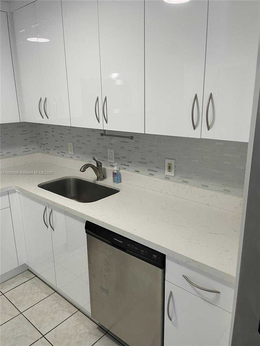 Small Image of 13726 SOUTH WEST 90TH AVE #12, Miami Number 5