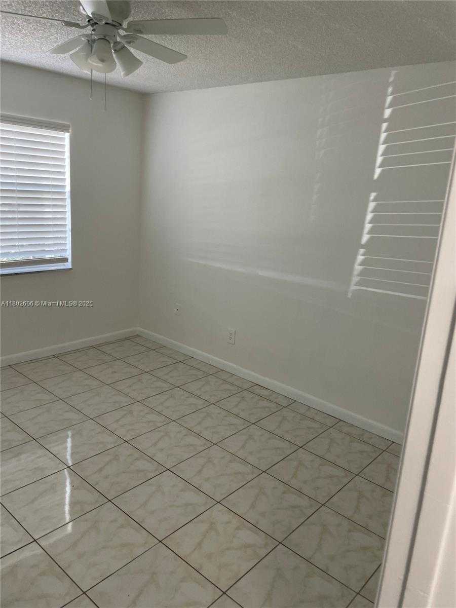 Small Image of 13726 SOUTH WEST 90TH AVE #12, Miami Number 8