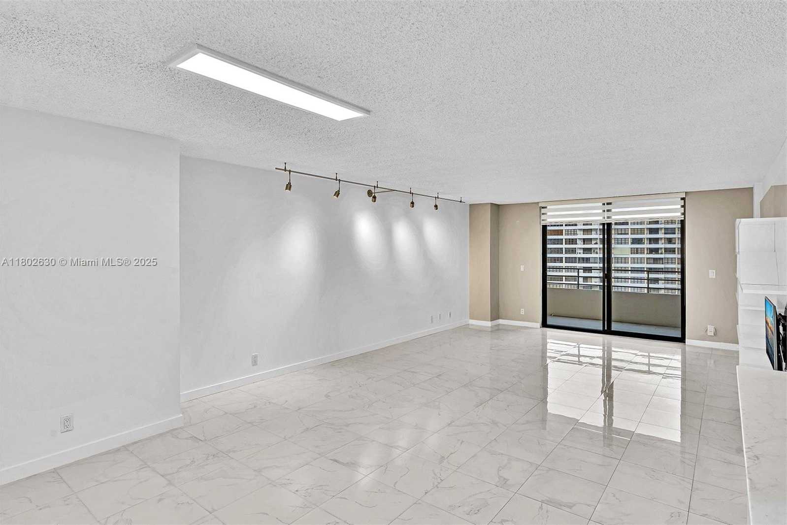 Small Image of 2500 PARKVIEW DR #1219, Hallandale Beach Number 14