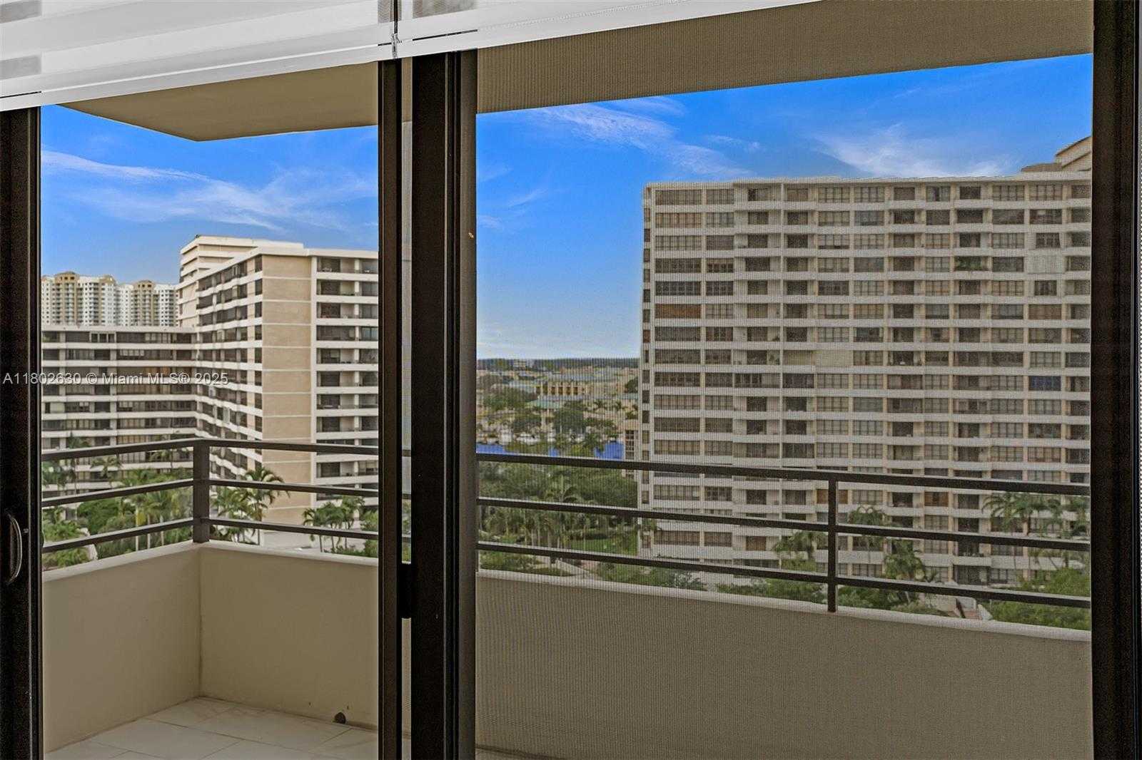 Small Image of 2500 PARKVIEW DR #1219, Hallandale Beach Number 15