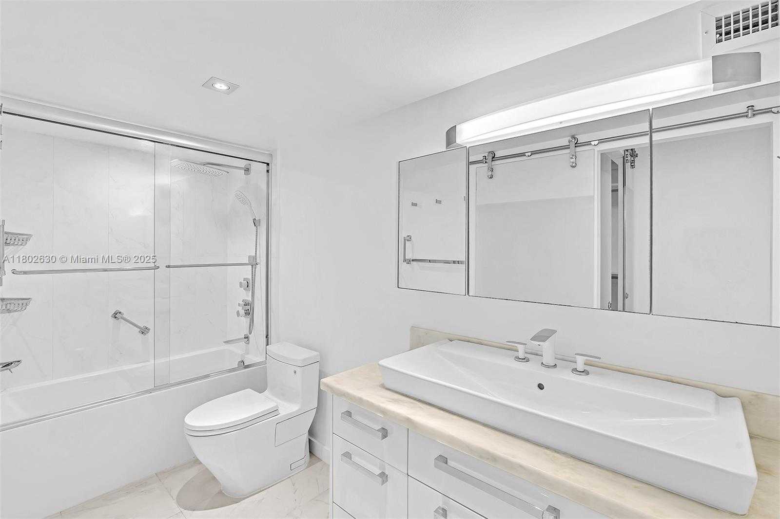 Small Image of 2500 PARKVIEW DR #1219, Hallandale Beach Number 25