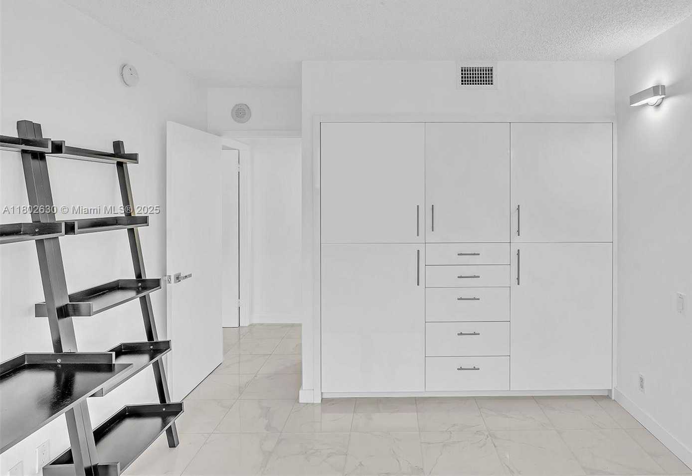 Small Image of 2500 PARKVIEW DR #1219, Hallandale Beach Number 27