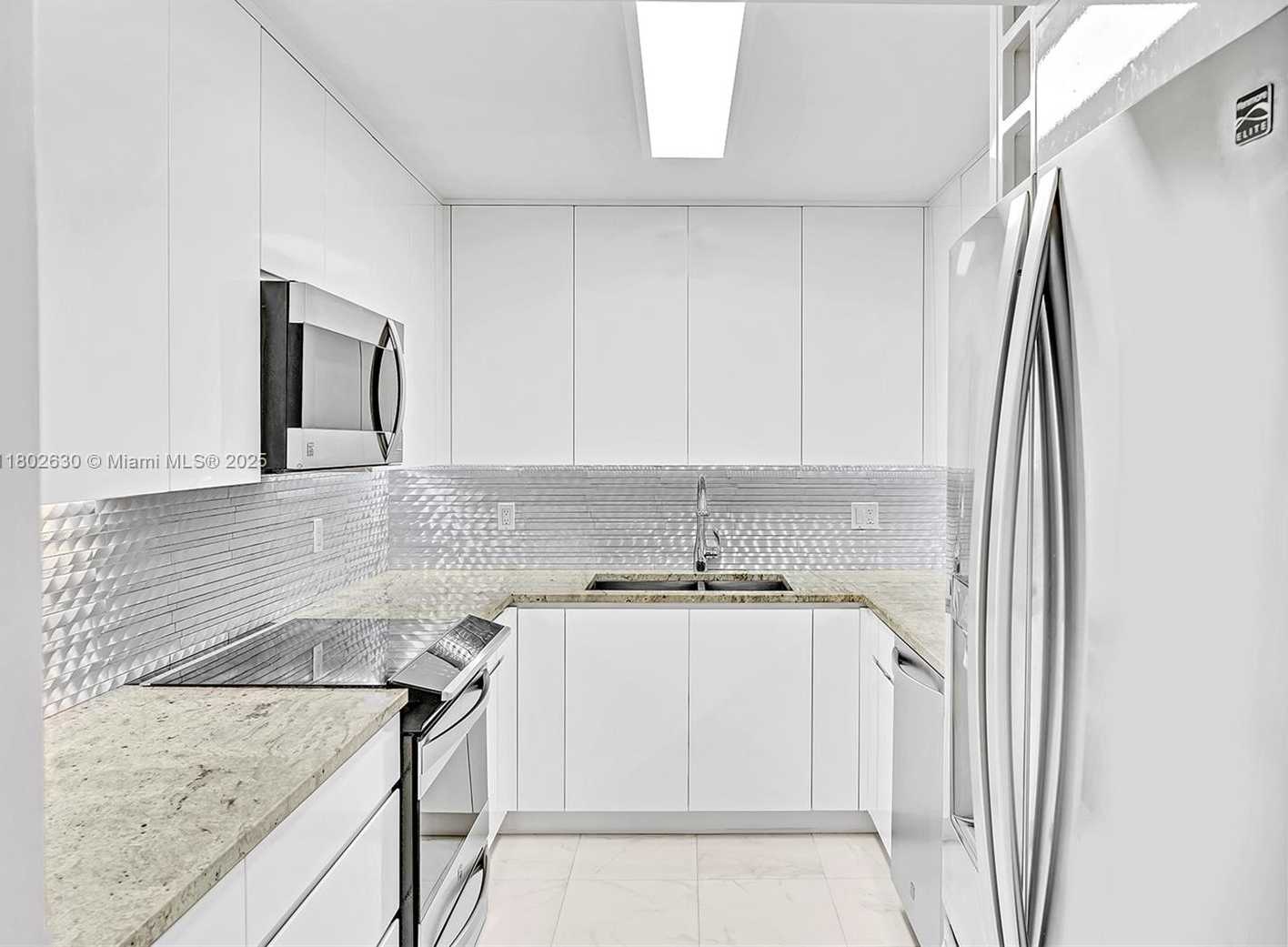 Small Image of 2500 PARKVIEW DR #1219, Hallandale Beach Number 3