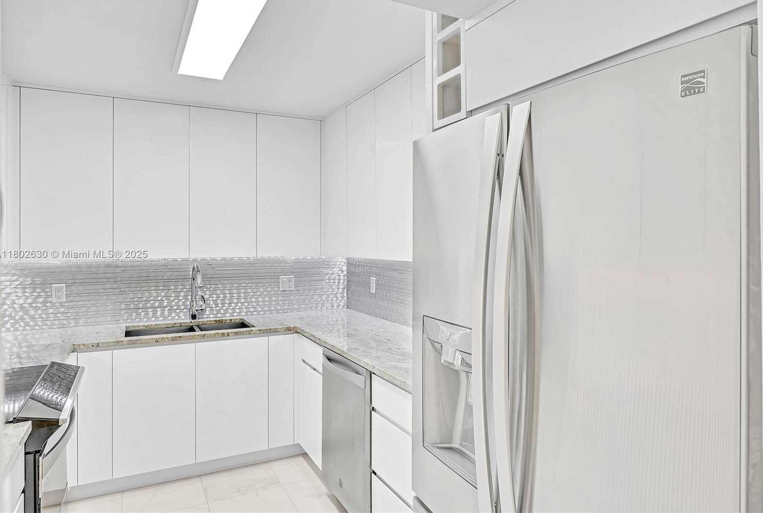 Small Image of 2500 PARKVIEW DR #1219, Hallandale Beach Number 5