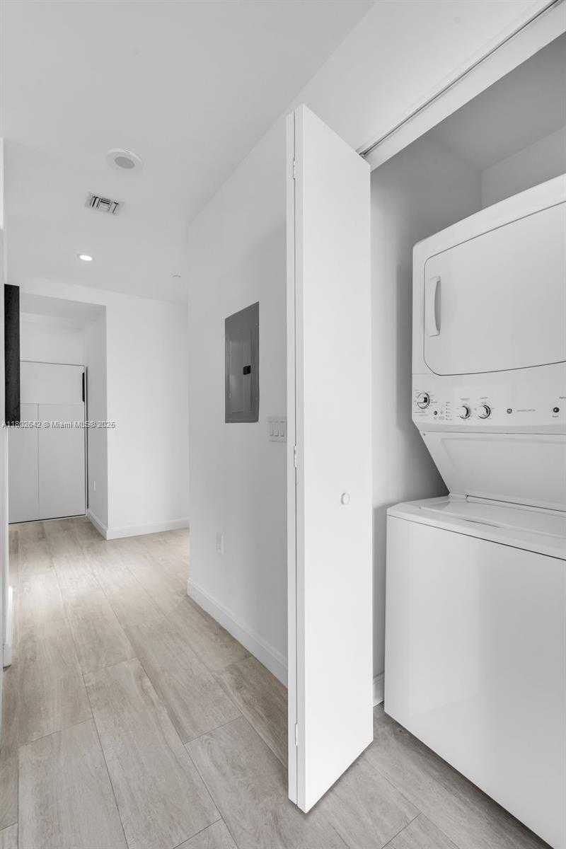 Small Image of 45 SOUTH WEST 9TH ST #4410, Miami Number 22