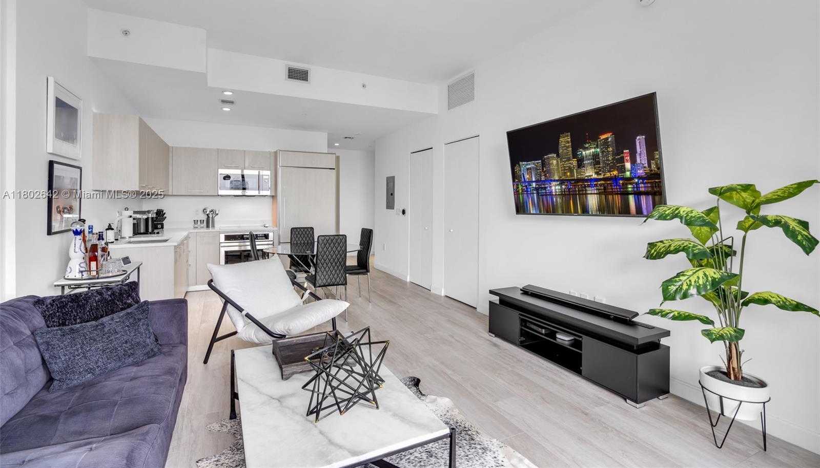 Small Image of 45 SOUTH WEST 9TH ST #4410, Miami Number 3