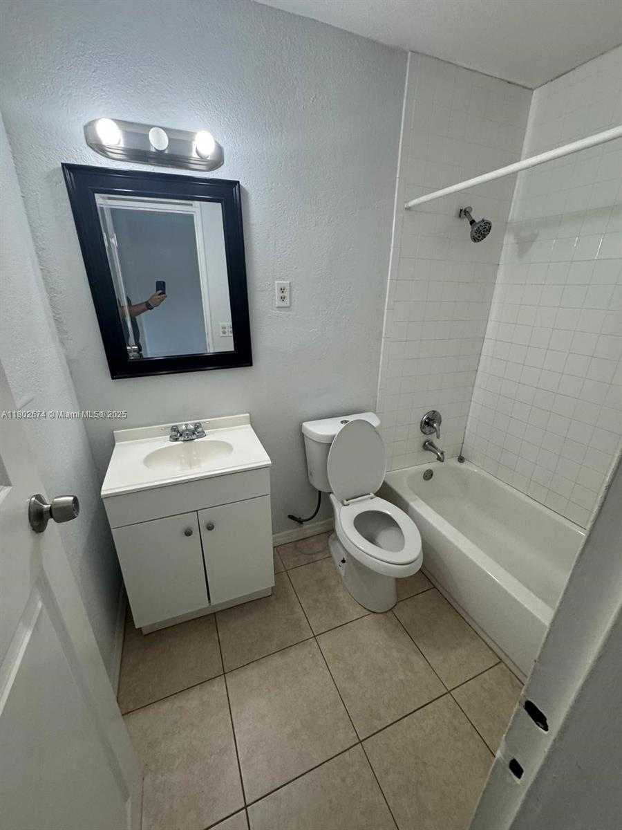 Small Image of 1451 NORTH EAST 170TH ST #210A, North Miami Beach Number 4