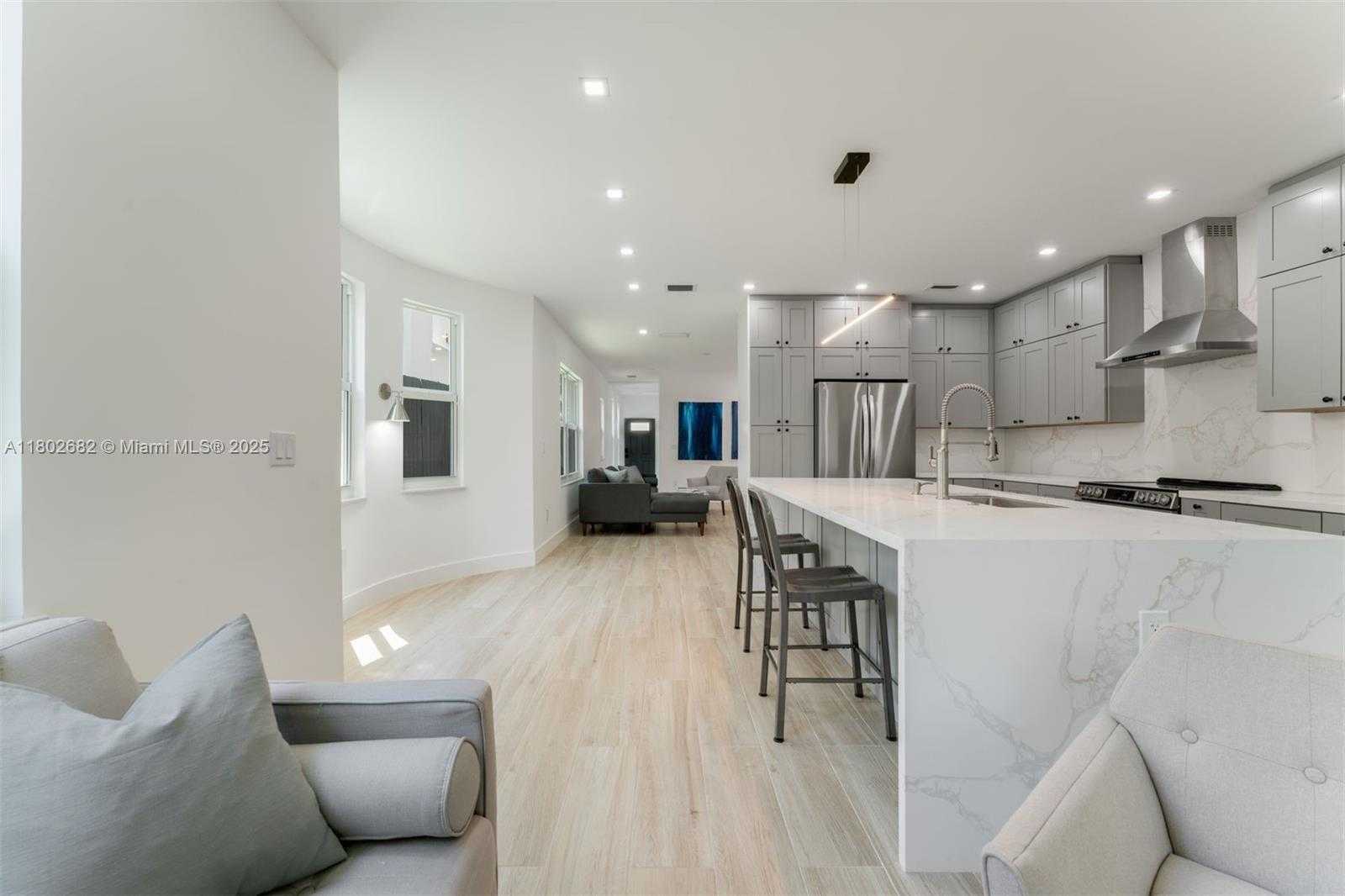 Small Image of 3125 PAOLA DR #15, Miami Number 10