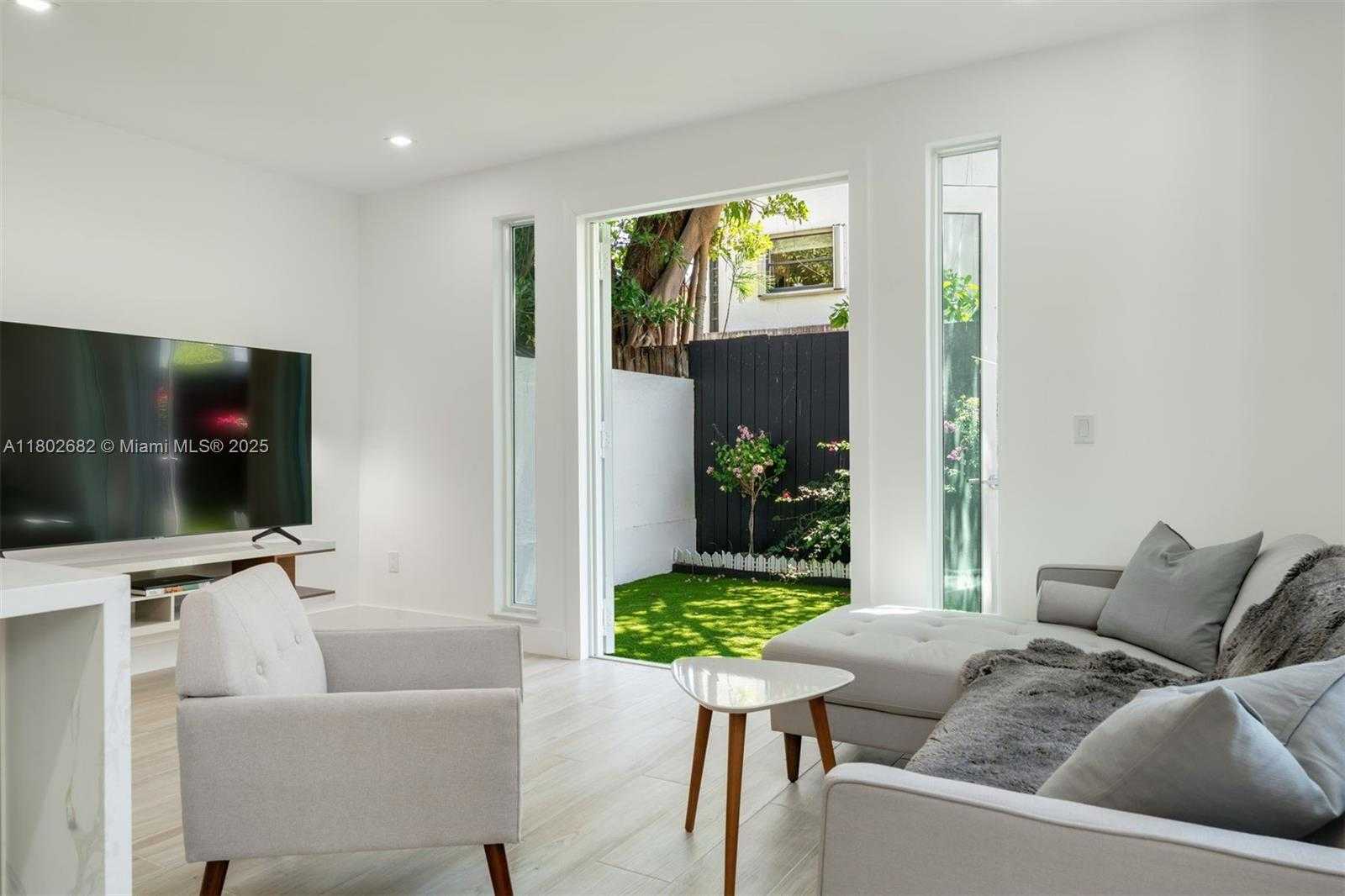 Small Image of 3125 PAOLA DR #15, Miami Number 12