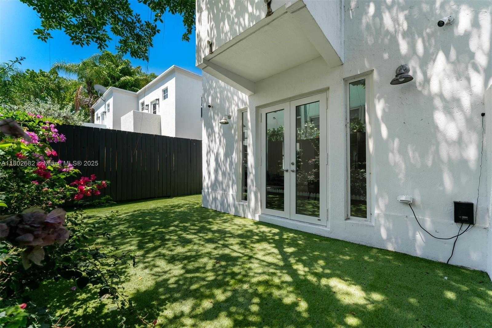 Small Image of 3125 PAOLA DR #15, Miami Number 14