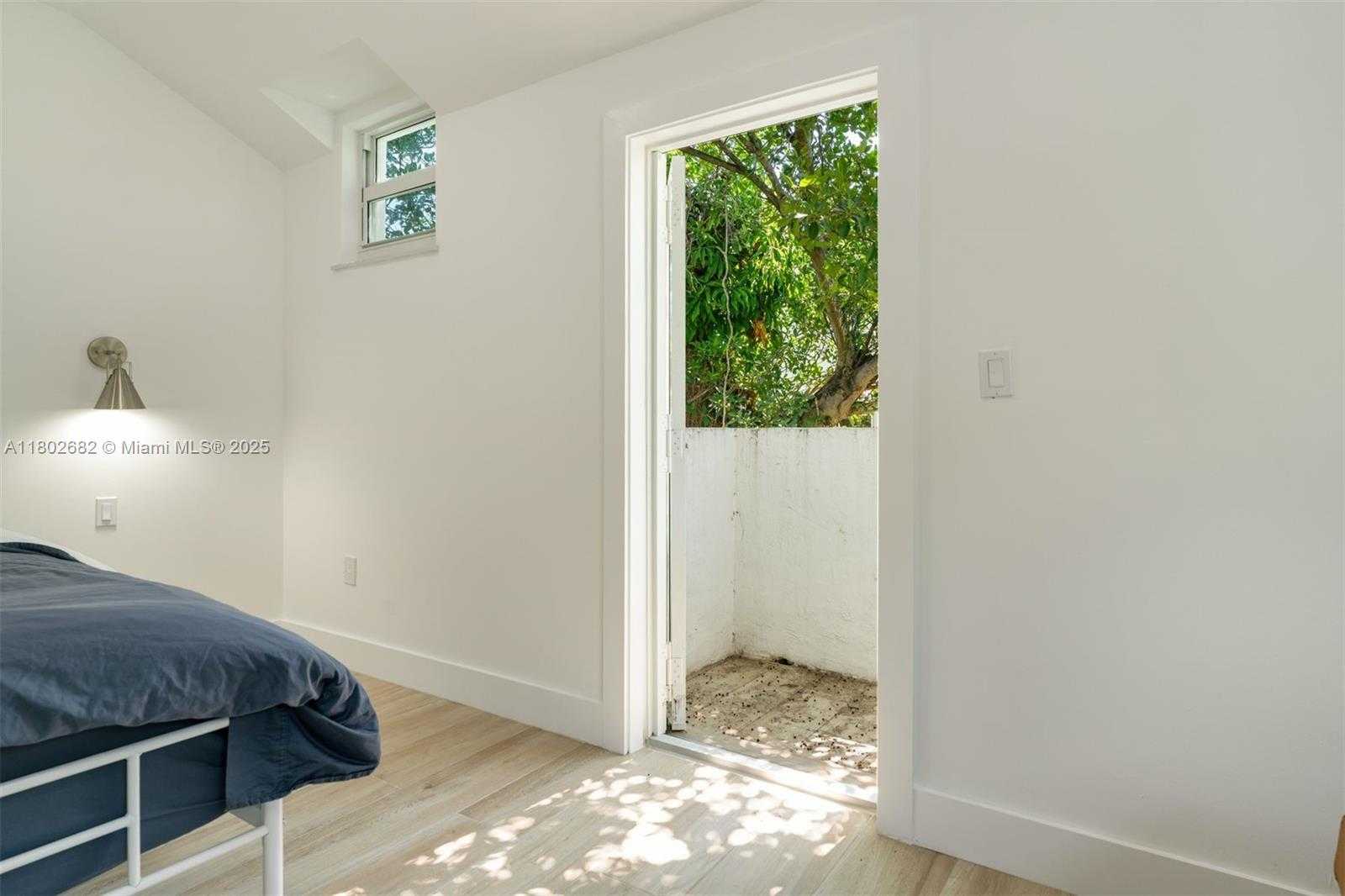 Small Image of 3125 PAOLA DR #15, Miami Number 17