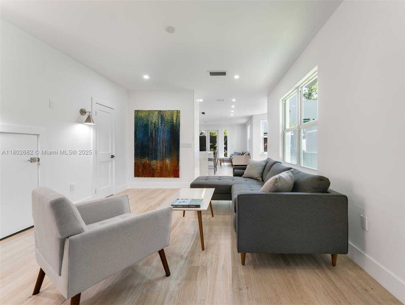 Small Image of 3125 PAOLA DR #15, Miami Number 2
