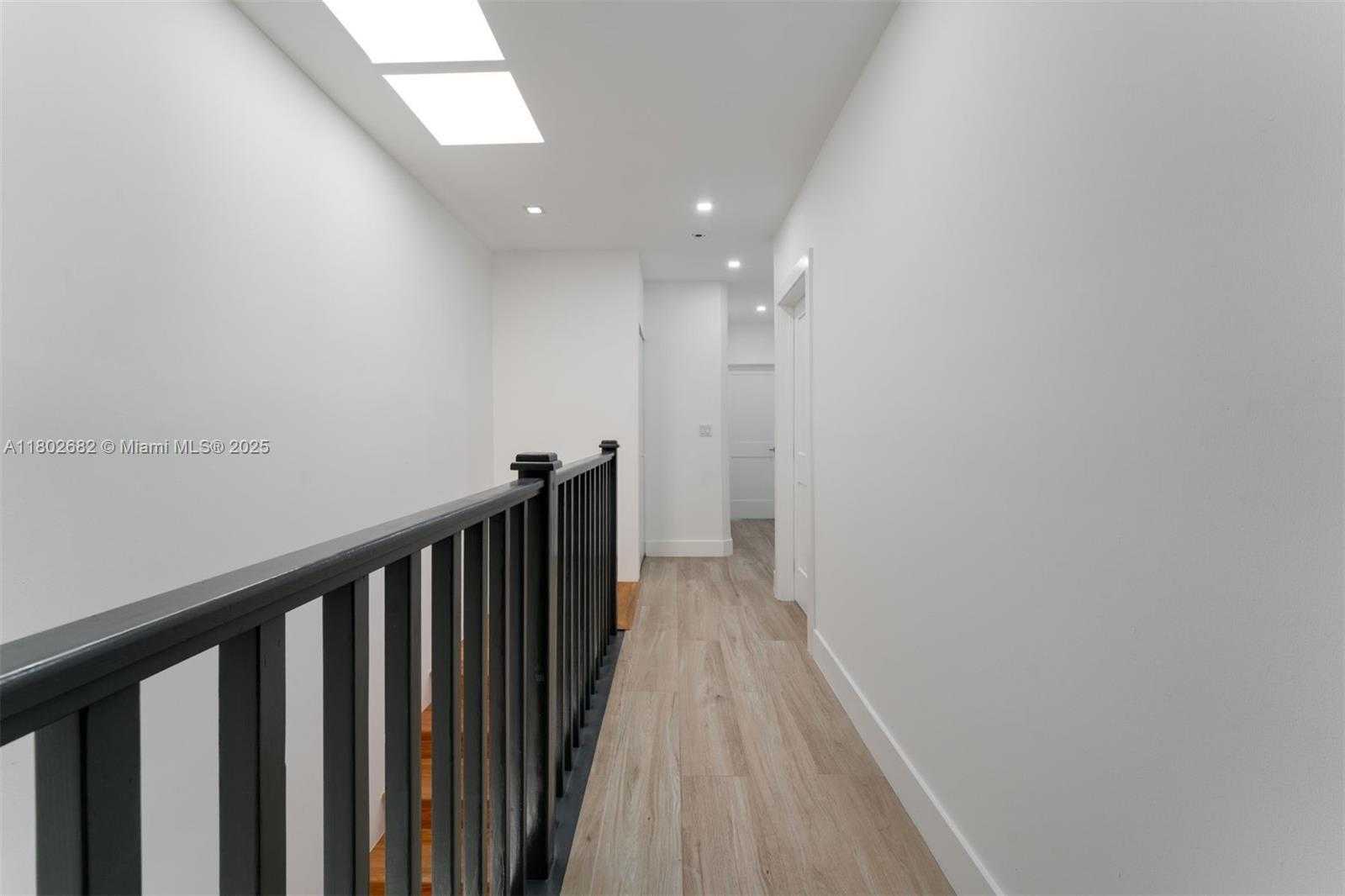 Small Image of 3125 PAOLA DR #15, Miami Number 22