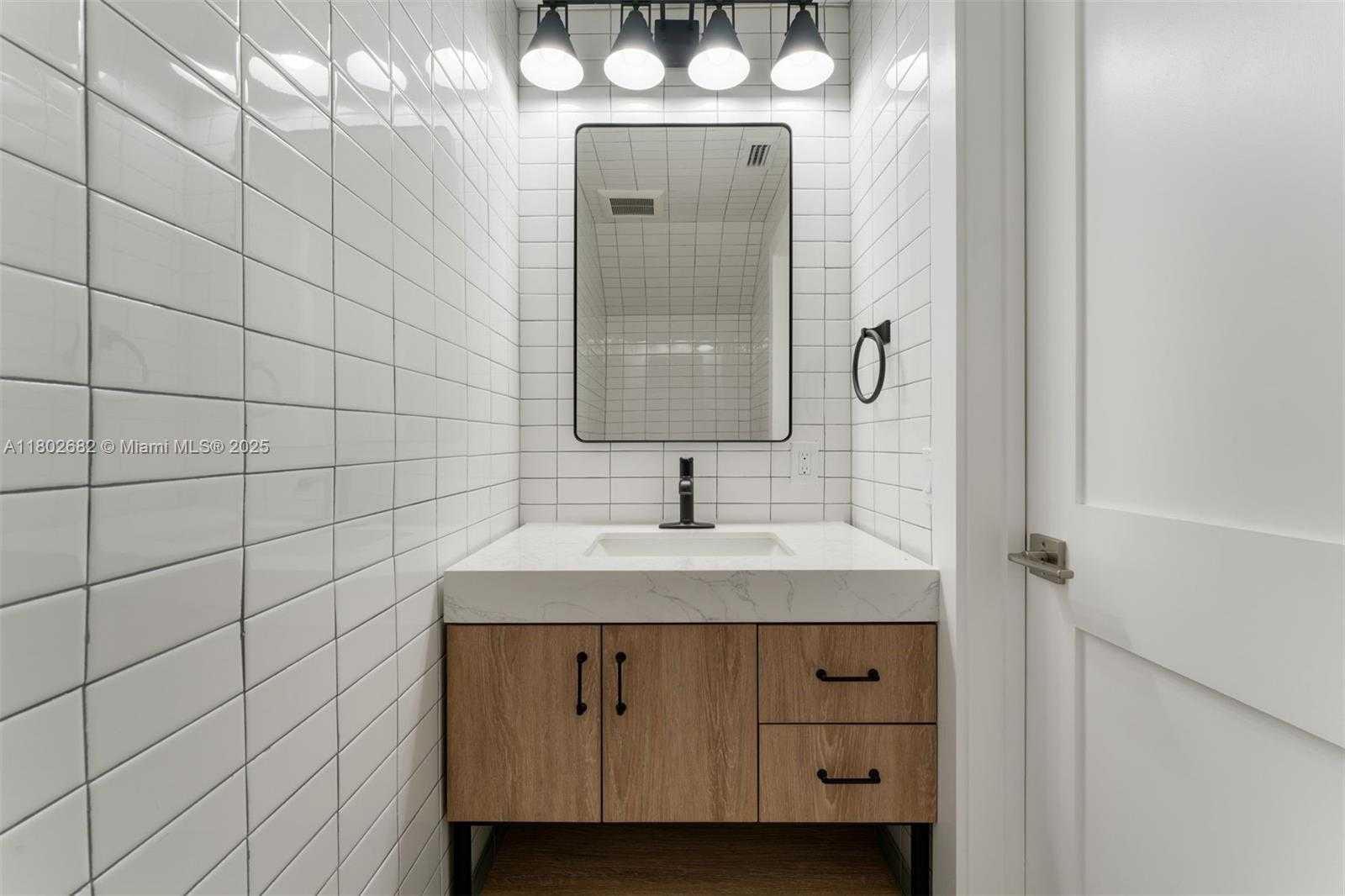 Small Image of 3125 PAOLA DR #15, Miami Number 23