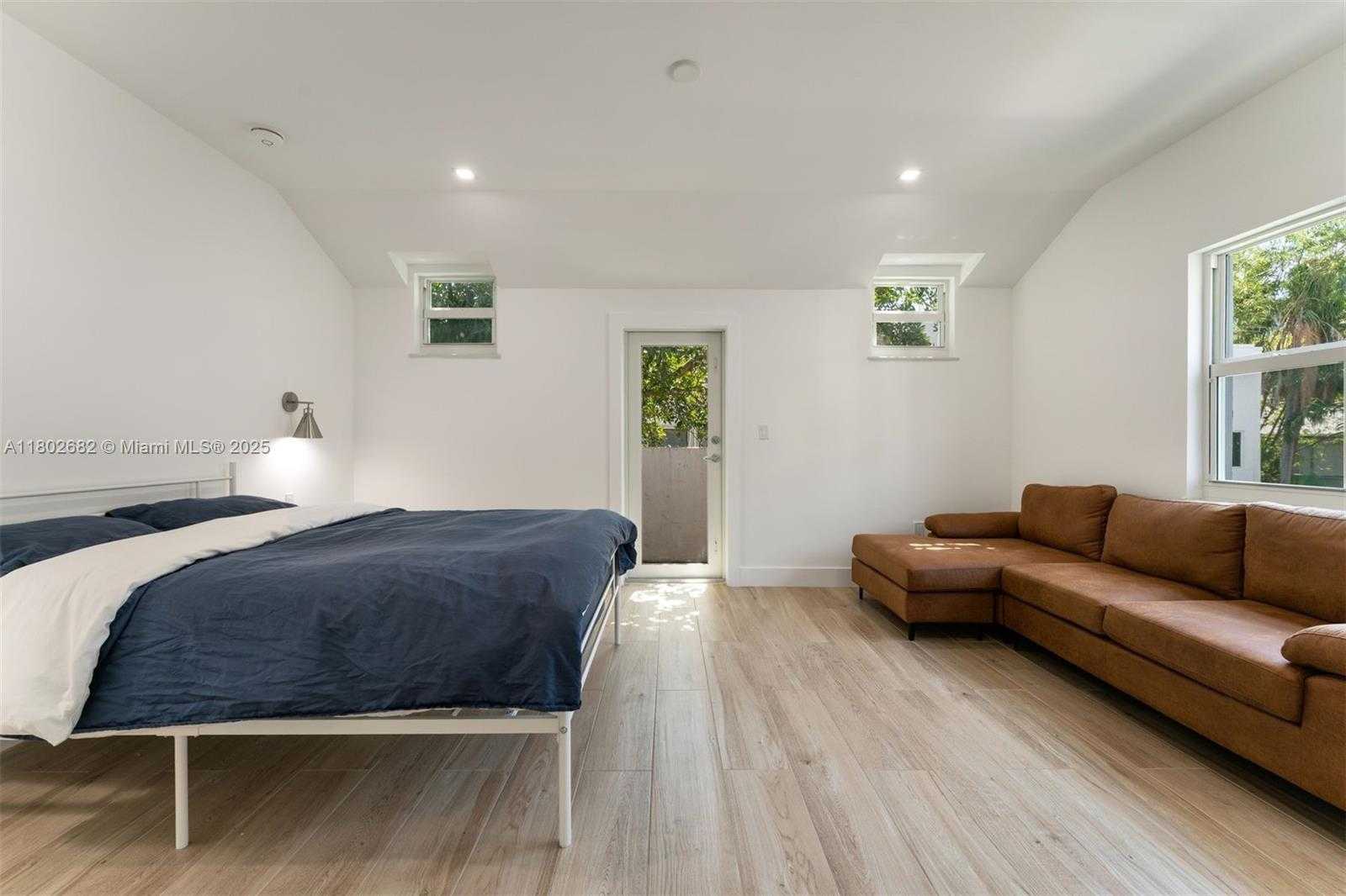 Small Image of 3125 PAOLA DR #15, Miami Number 24