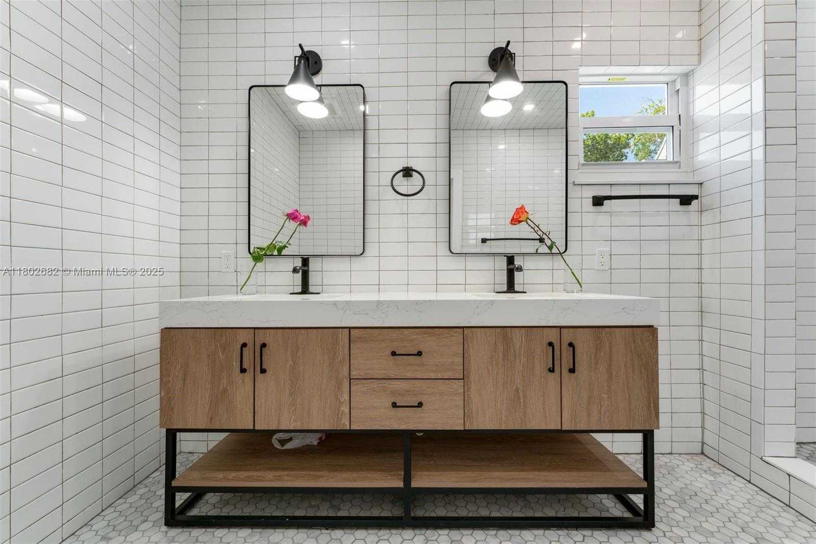 Small Image of 3125 PAOLA DR #15, Miami Number 25