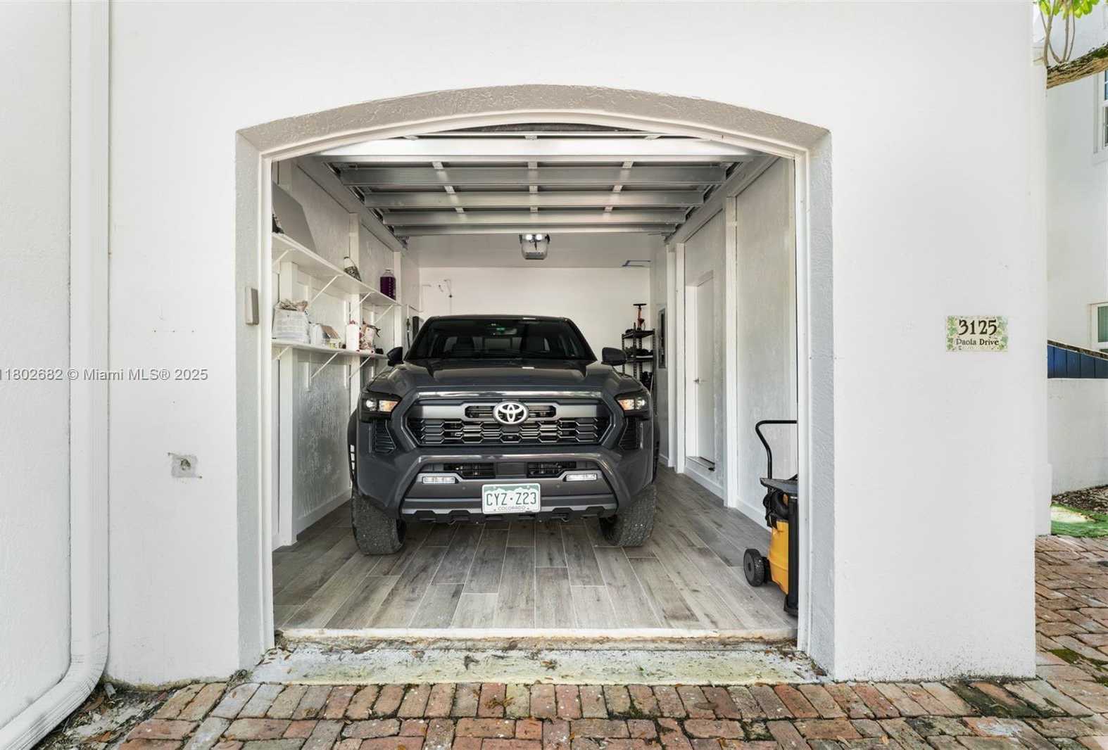 Small Image of 3125 PAOLA DR #15, Miami Number 28