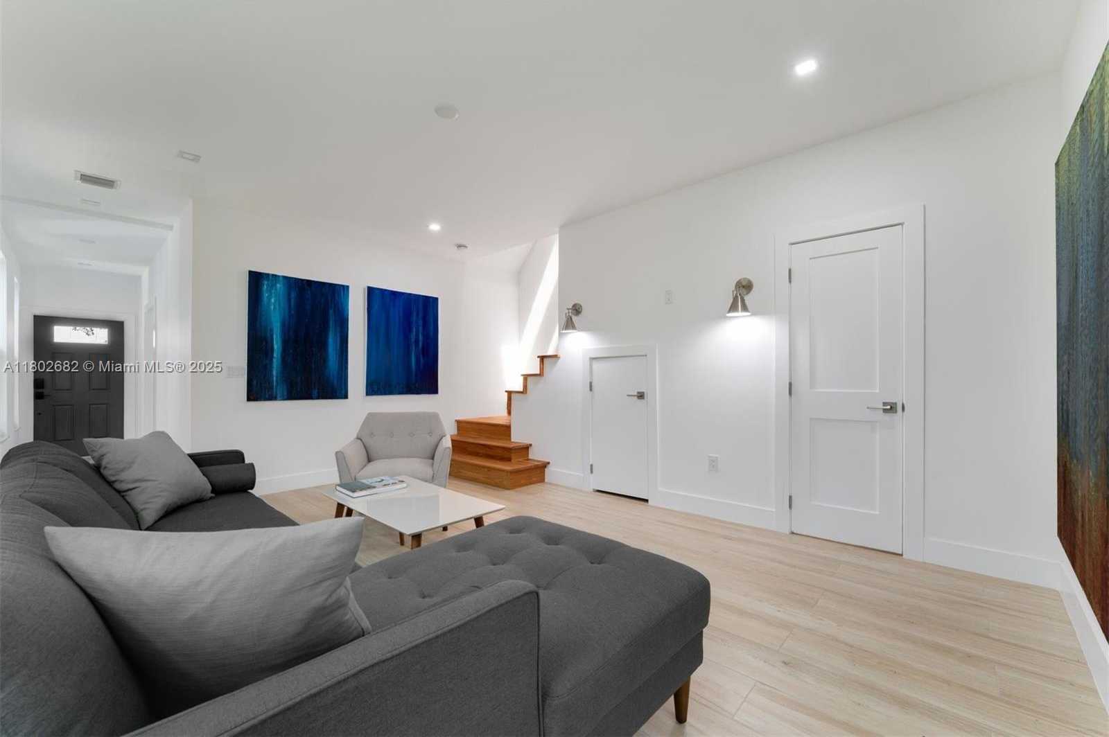 Small Image of 3125 PAOLA DR #15, Miami Number 3
