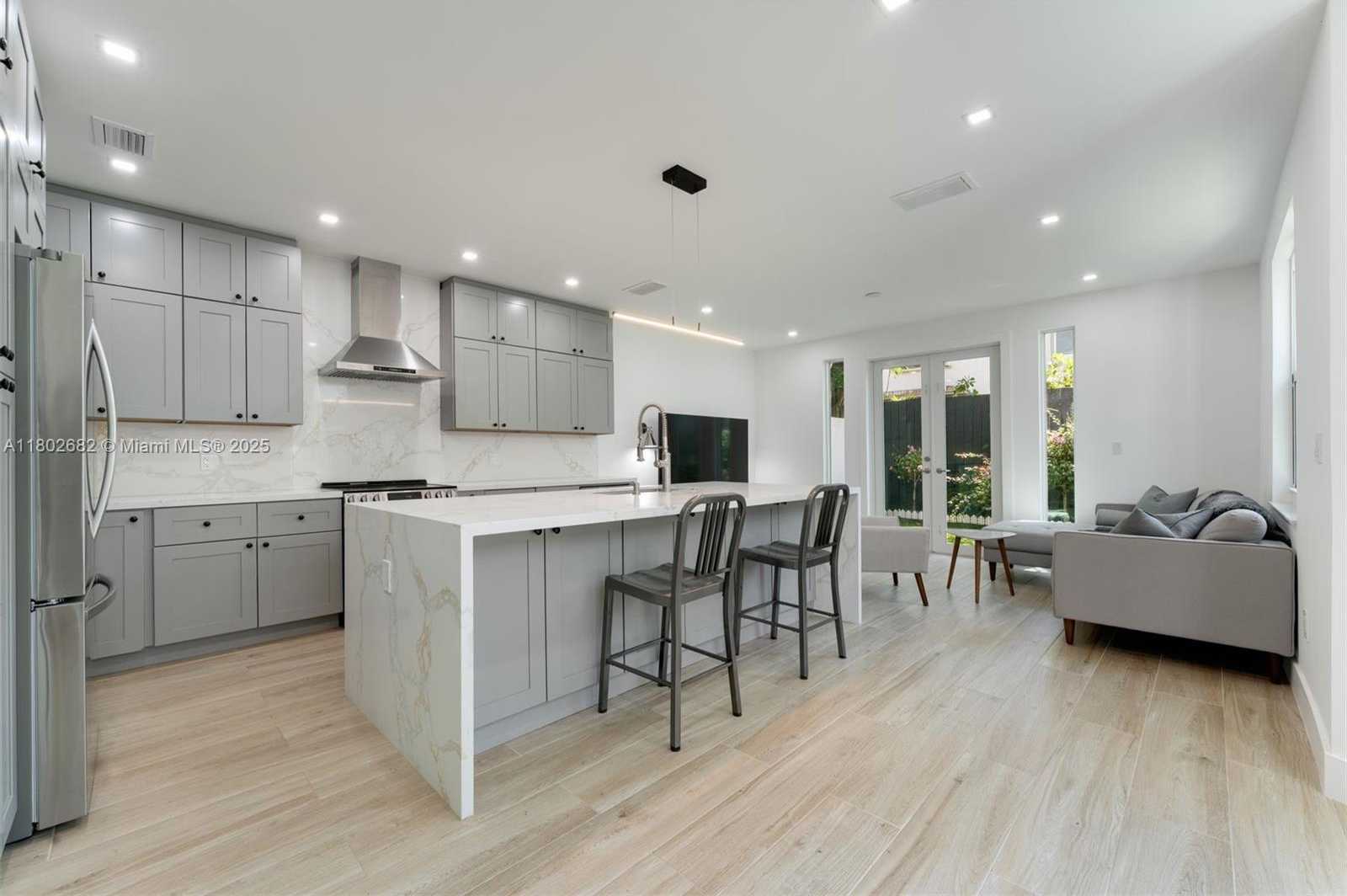 Small Image of 3125 PAOLA DR #15, Miami Number 6