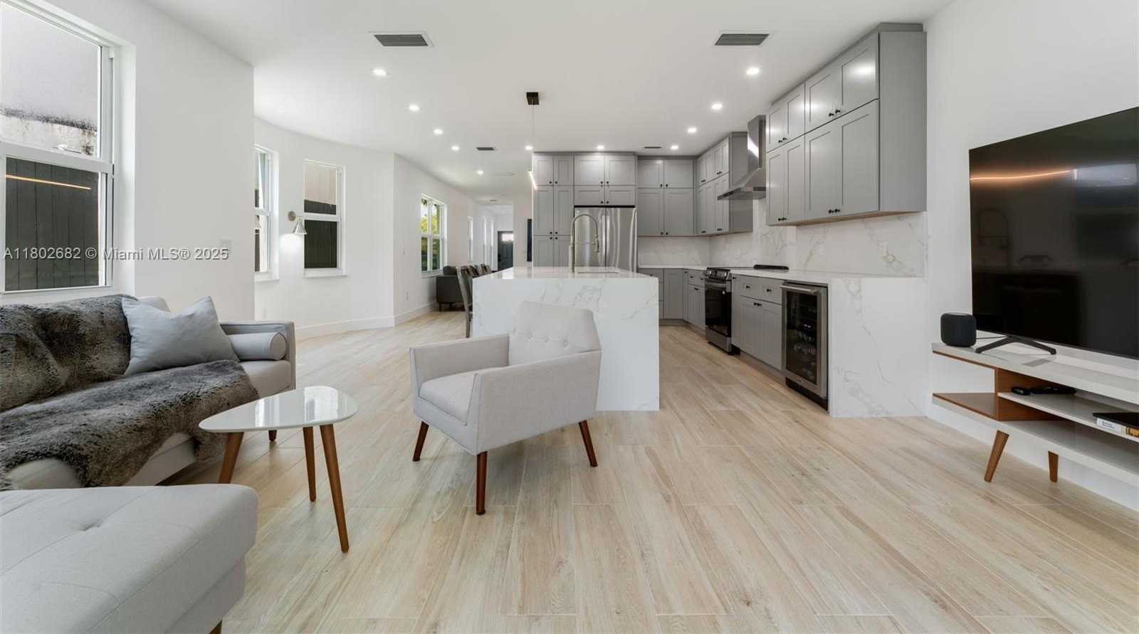 Small Image of 3125 PAOLA DR #15, Miami Number 8